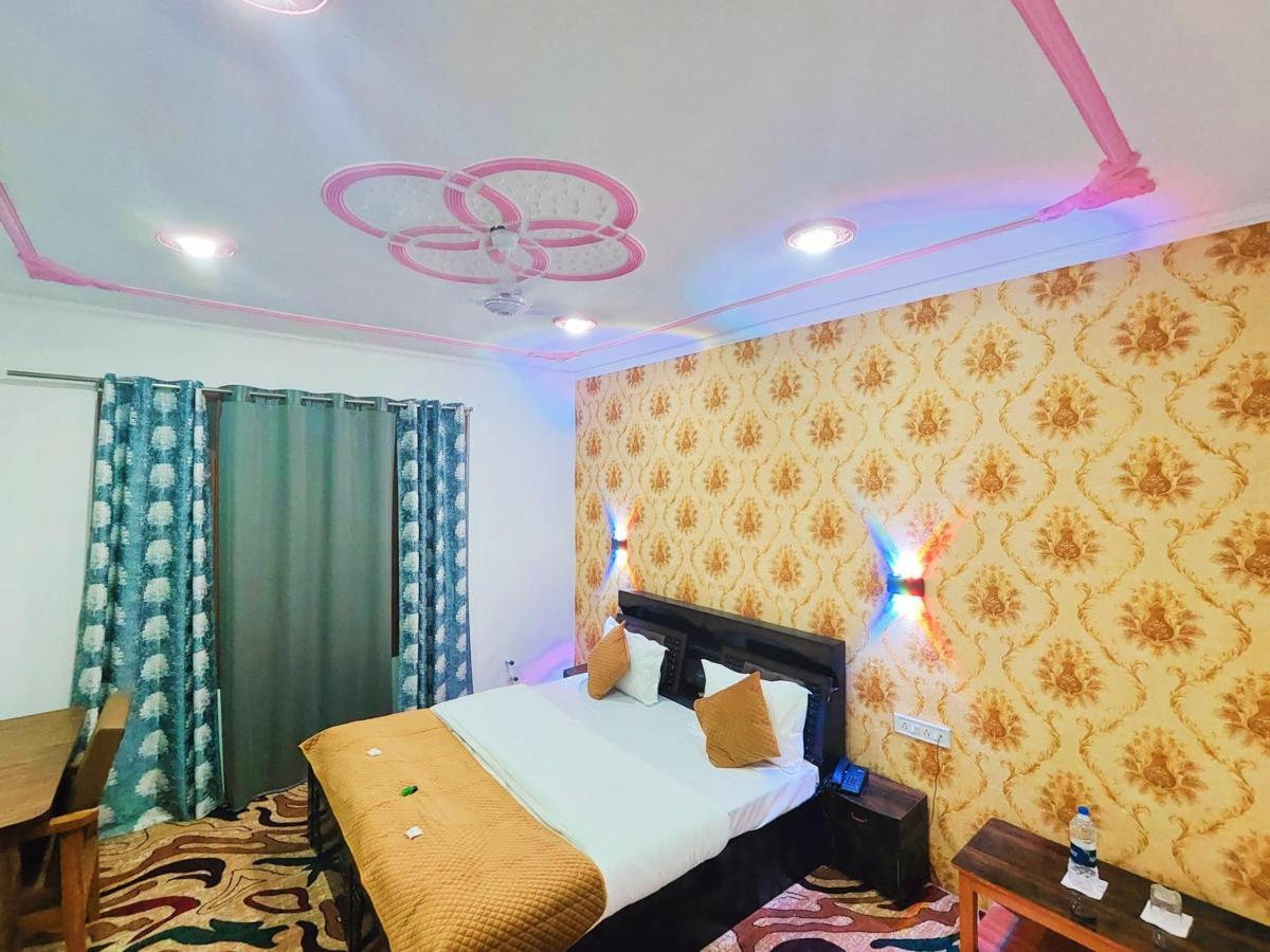 Roseline Inn Сринагар Экстерьер фото