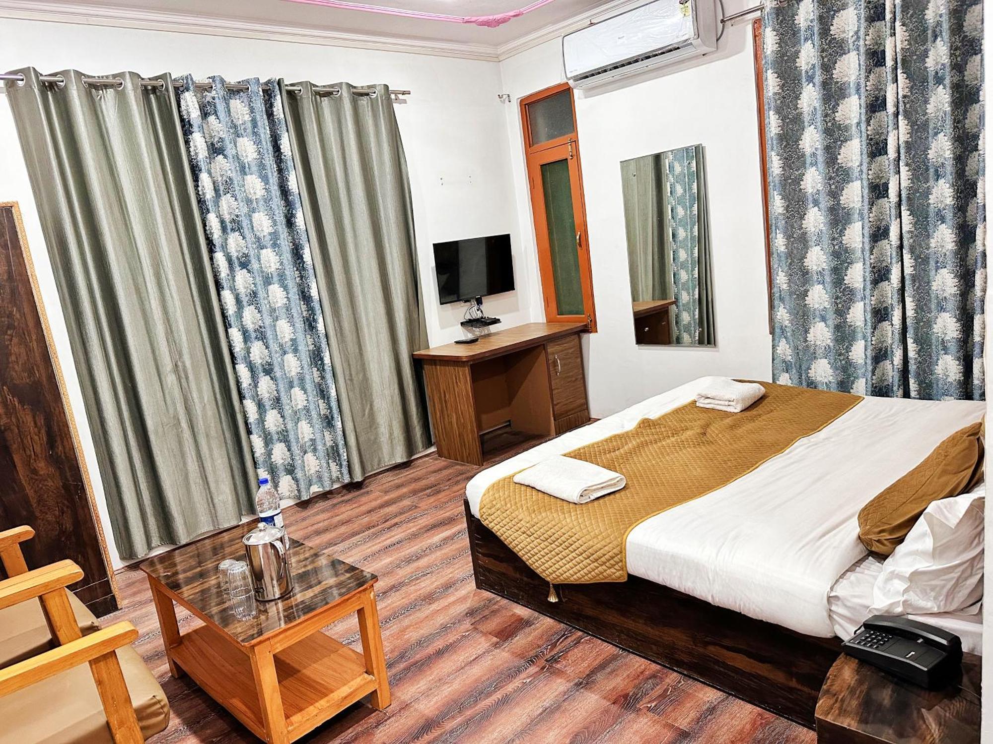 Roseline Inn Сринагар Экстерьер фото