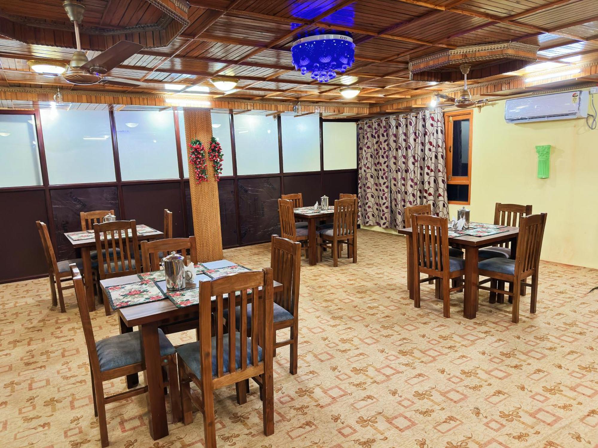 Roseline Inn Сринагар Экстерьер фото
