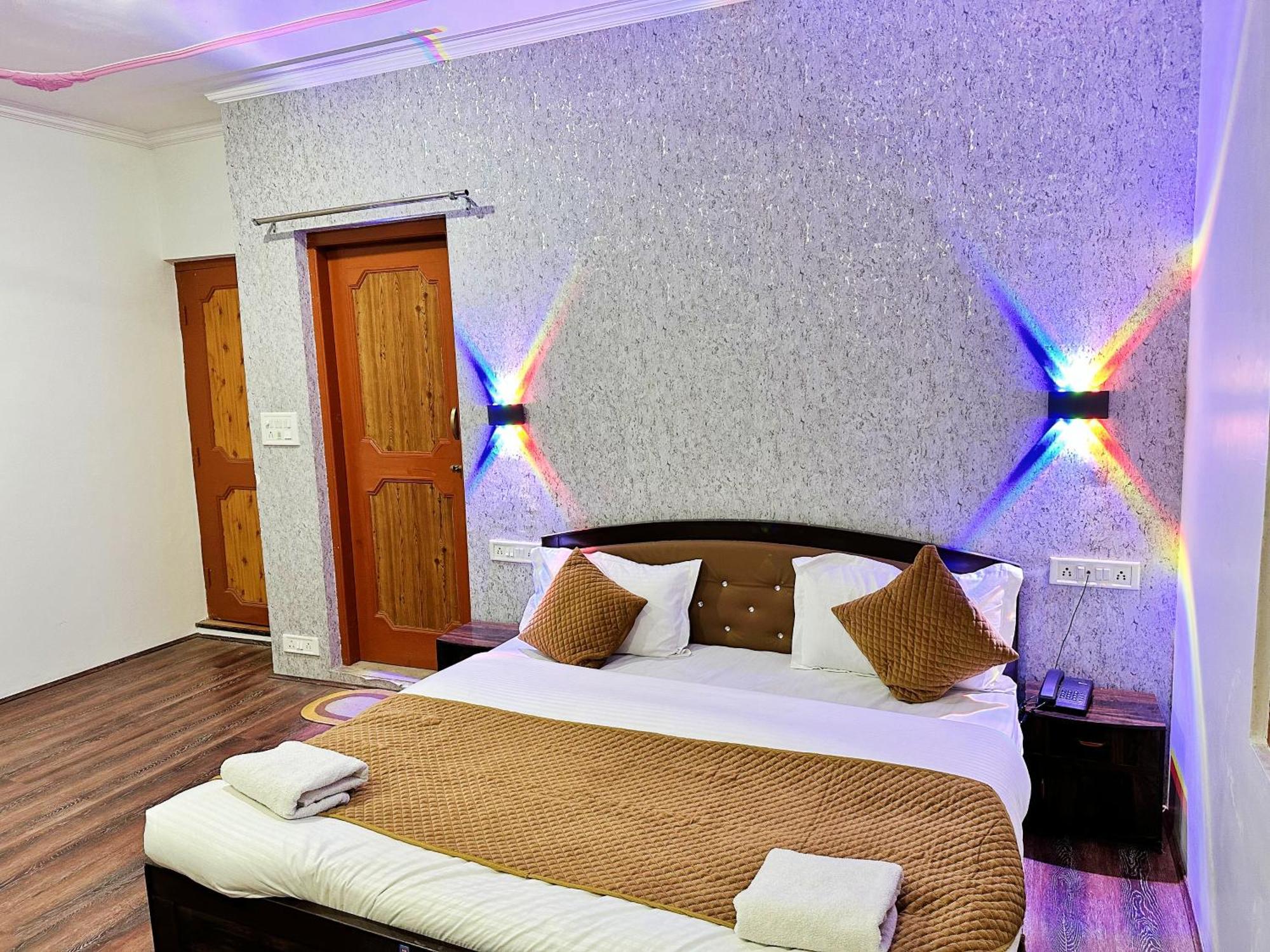 Roseline Inn Сринагар Экстерьер фото