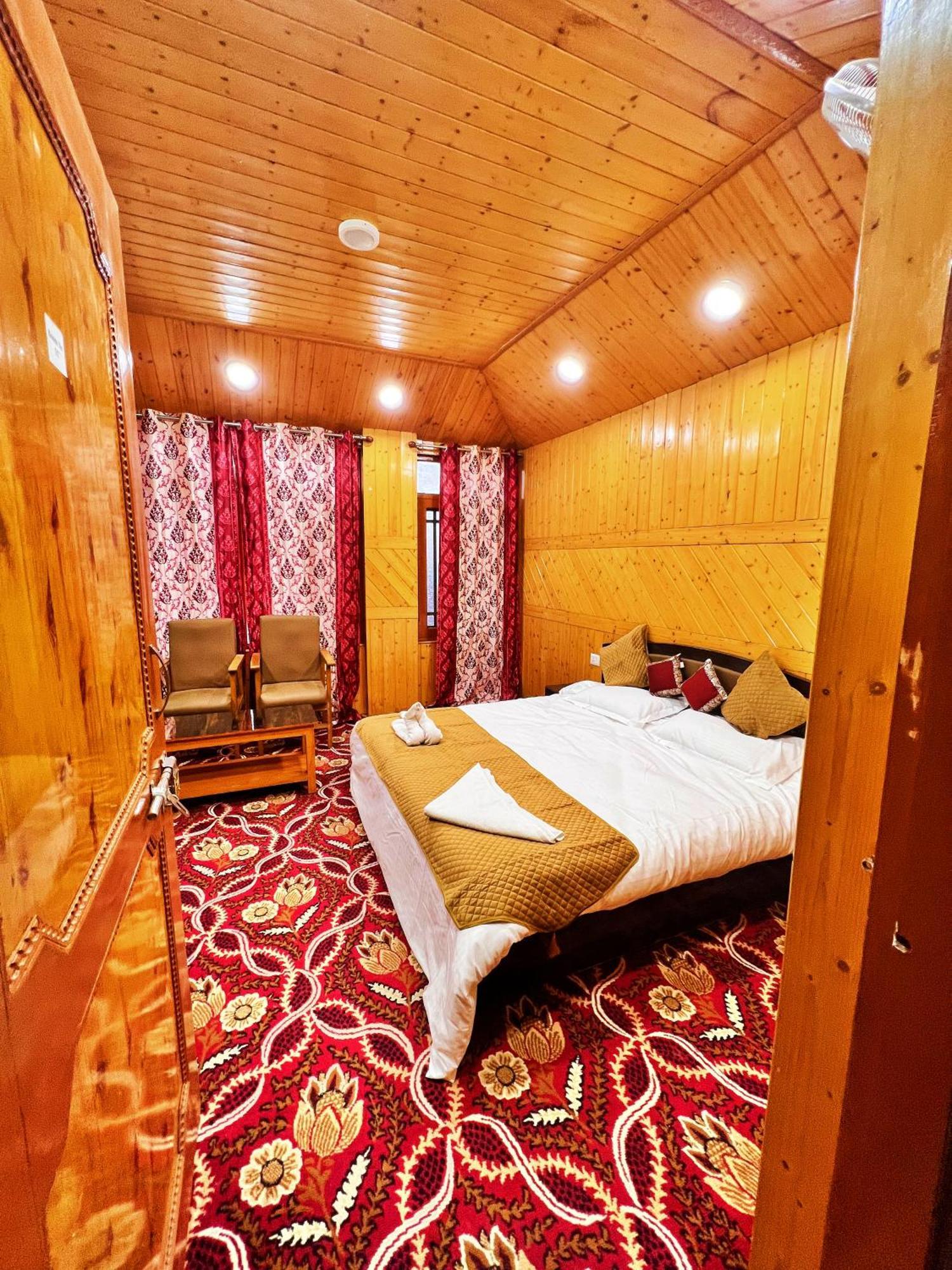 Roseline Inn Сринагар Экстерьер фото